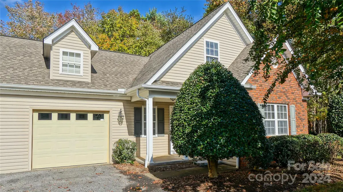 3828 16th ST NE, Hickory, NC 28601