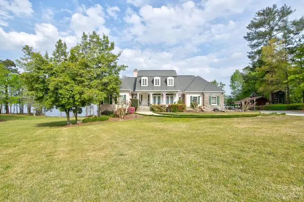 566 Old Mill LN, Camden, SC 29020