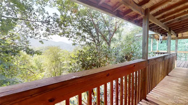 301 Matthew LN, Canton, NC 28716