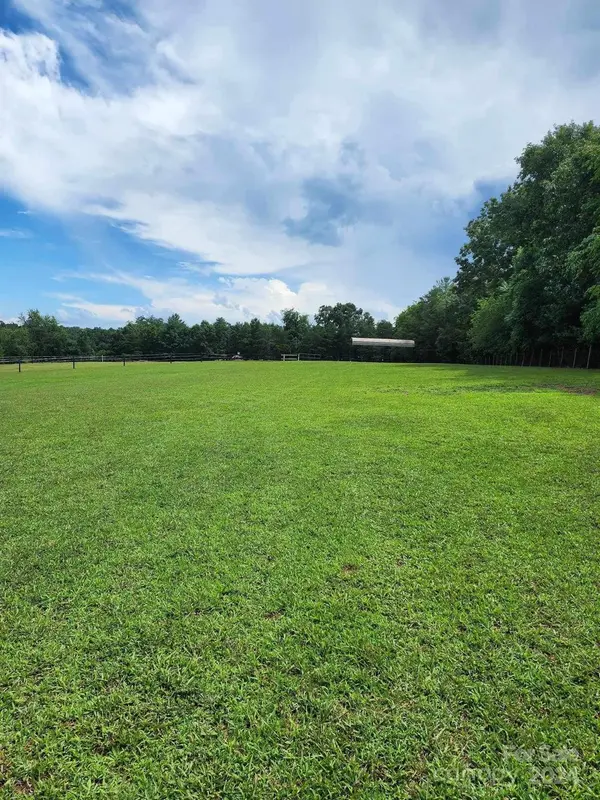 3338 Largo LN, Hudson, NC 28638