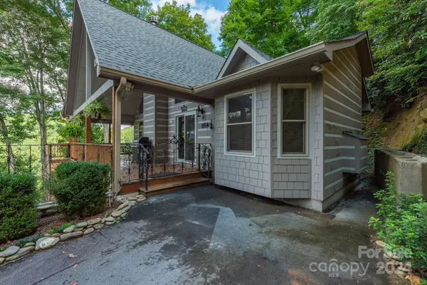 21 Shady Side DR, Burnsville, NC 28714