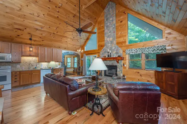 21 Shady Side DR, Burnsville, NC 28714