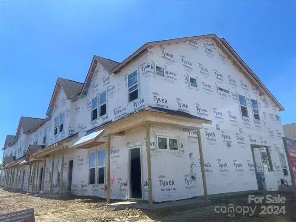 5804 Coulee LN, Harrisburg, NC 28215
