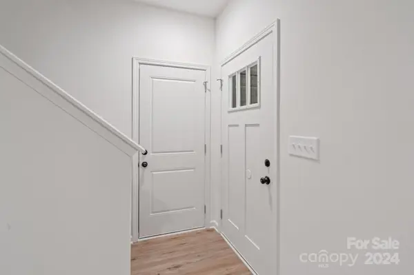 5800 Edinborough DR, Charlotte, NC 28216