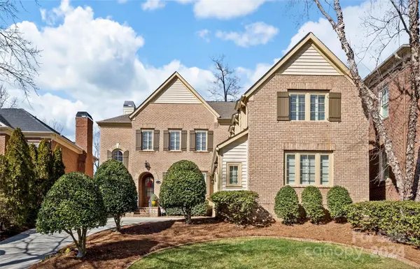 8908 Heydon Hall CIR, Charlotte, NC 28210