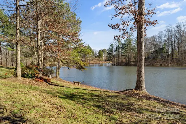 162 Twin Lakes DR, Statesville, NC 28625