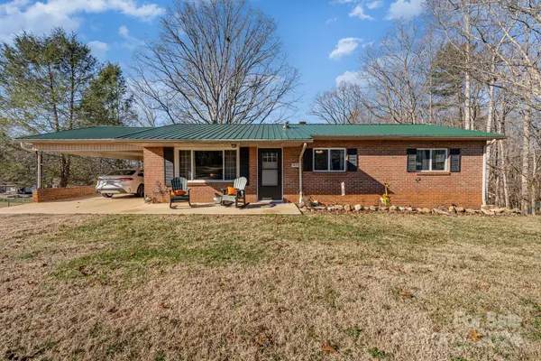 5494 Chestnut DR, Hickory, NC 28602