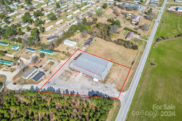24 Skating Rink RD, Newberry, SC 29108
