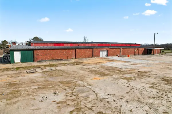 24 Skating Rink RD, Newberry, SC 29108