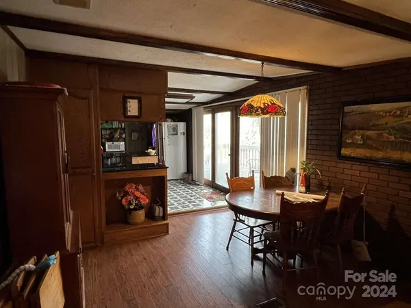 40 Robinson Hollow DR, Marion, NC 28752