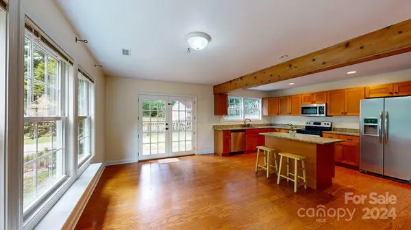 48 Maple Springs RD, Asheville, NC 28805