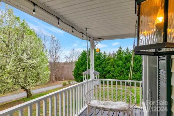 160 Fox Runn RD, Granite Falls, NC 28630