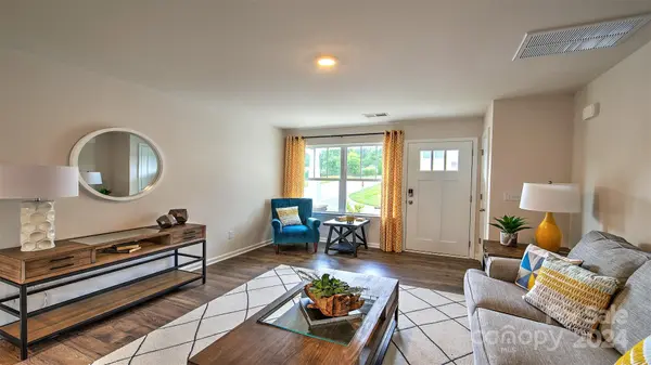 31 Clear Creek LN, Waynesville, NC 28785