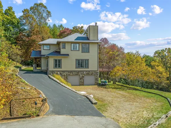 67 Highland Hills DR, Burnsville, NC 28714