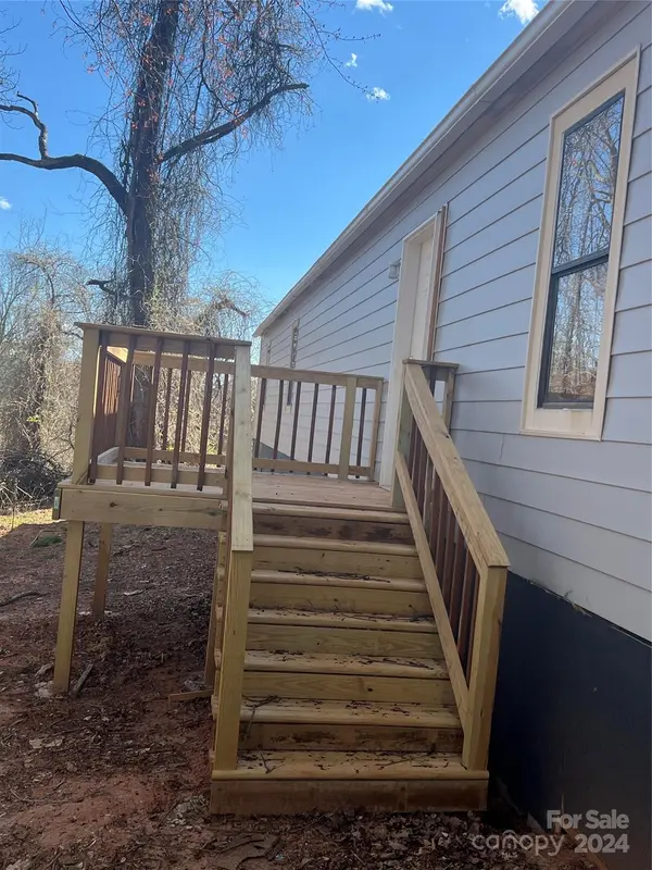 1313 Winhurst ST, Lenoir, NC 28645