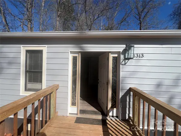 1313 Winhurst ST, Lenoir, NC 28645