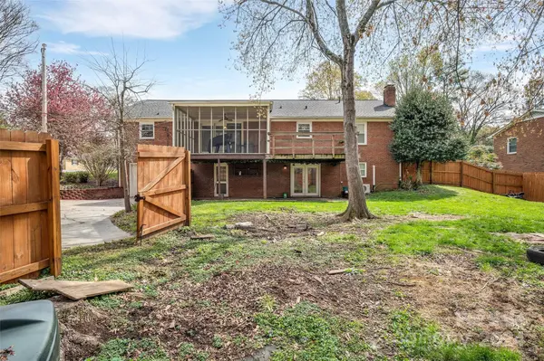 1205 Laurel LN, Gastonia, NC 28054