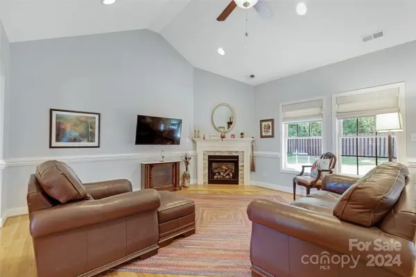 4789 Meadow Lark LN, Hickory, NC 28602