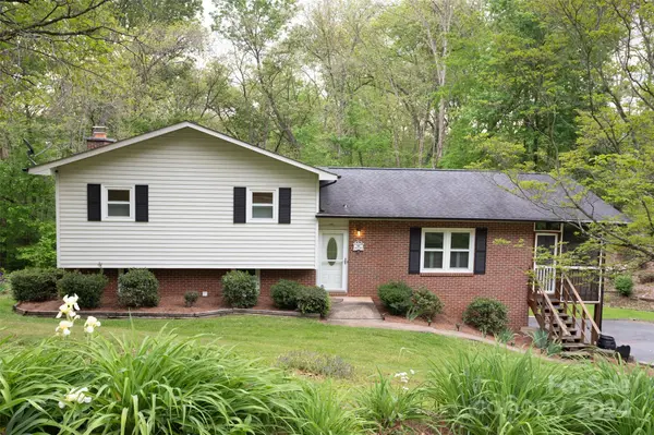 143 Briar LN, Clyde, NC 28721
