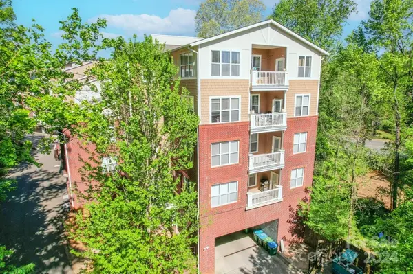 1000 E Woodlawn RD #219, Charlotte, NC 28209