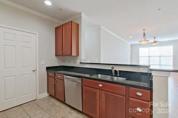 1000 E Woodlawn RD #219, Charlotte, NC 28209