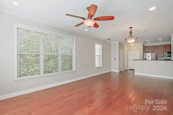 1000 E Woodlawn RD #219, Charlotte, NC 28209