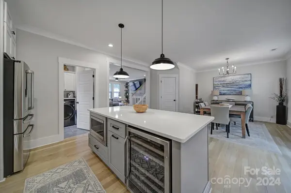 1404 Lomax AVE, Charlotte, NC 28211