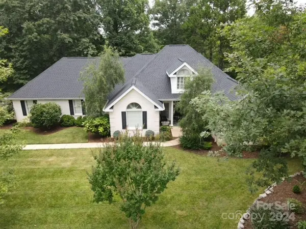 456 North Shore DR #6, Hickory, NC 28601