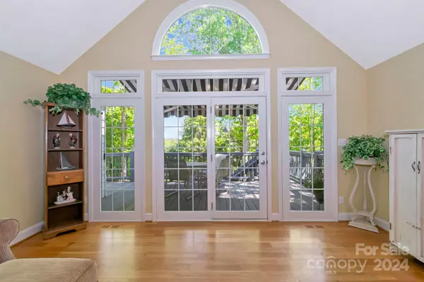 456 North Shore DR #6, Hickory, NC 28601