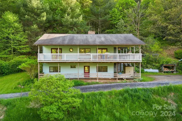 2500 Prices Creek RD, Burnsville, NC 28714