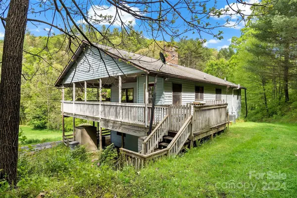 2500 Prices Creek RD, Burnsville, NC 28714