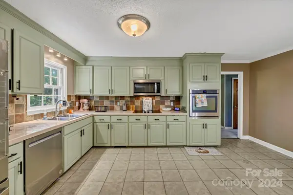 416 Alice DR, Camden, SC 29020