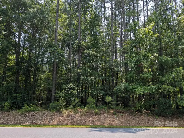412 Eagles Harbor DR, Hodges, SC 29653