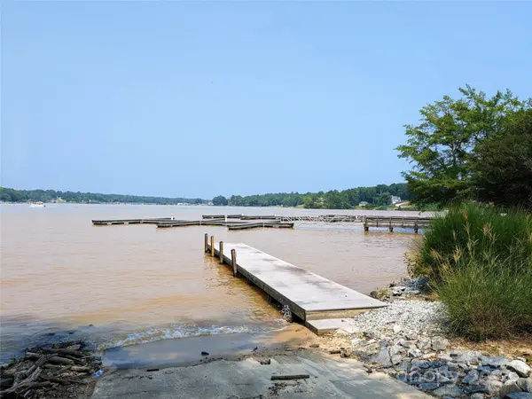 412 Eagles Harbor DR, Hodges, SC 29653