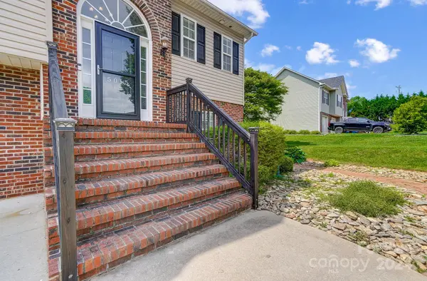 5015 Water Wheel DR, Conover, NC 28613