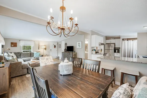 21 Timbers Edge LN, Fairview, NC 28730