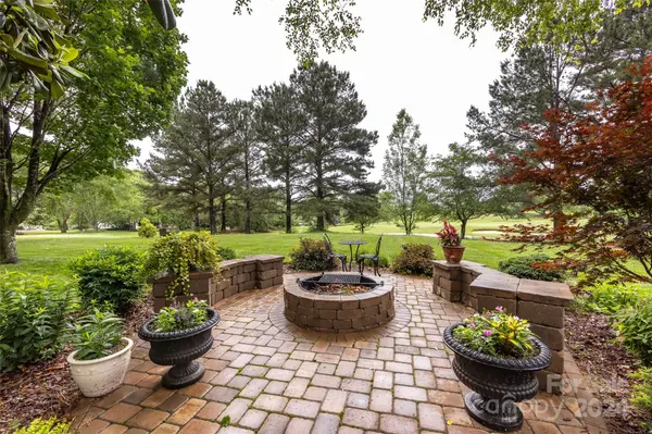 7334 Kidwelly LN, Matthews, NC 28104