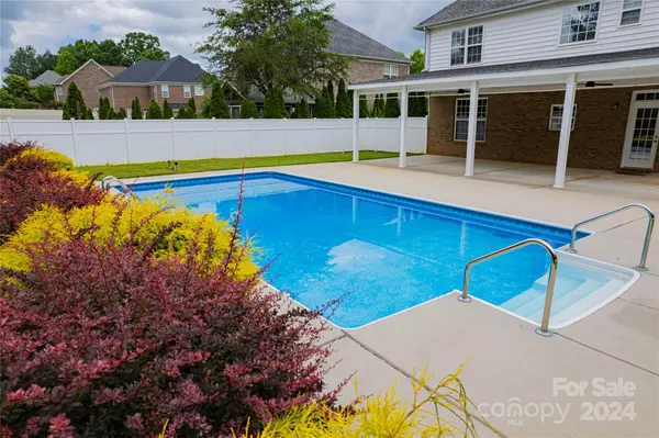 179 Winter Flake DR, Statesville, NC 28677