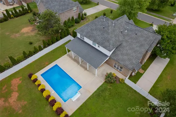 179 Winter Flake DR, Statesville, NC 28677