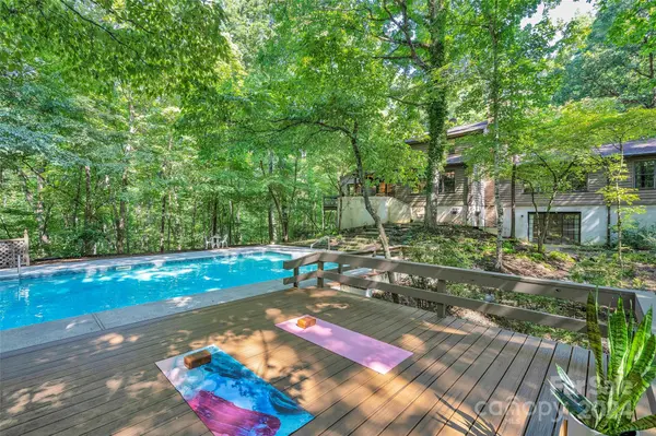 556 Fox Run LN, Tryon, NC 28782