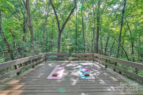 556 Fox Run LN, Tryon, NC 28782