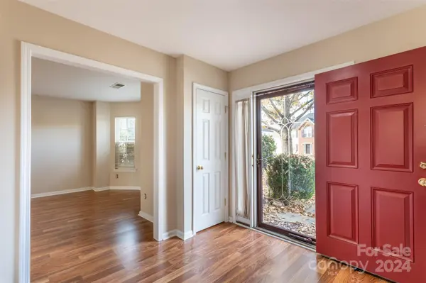 5226 Kiev DR, Charlotte, NC 28216