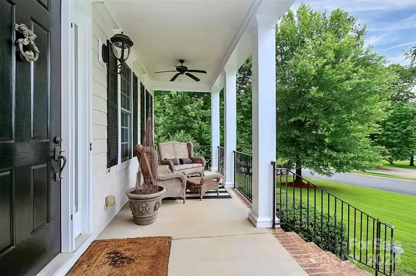 3335 Schooner LN, Lake Wylie, SC 29710
