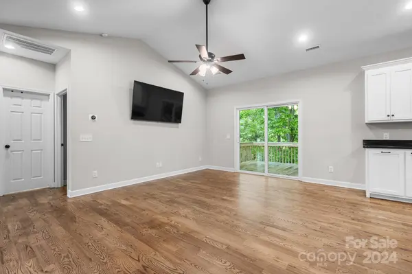 111 Eastwood Village CT, Hudson, NC 28638