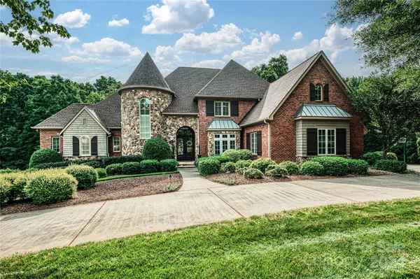 1611 Shadow Forest DR, Matthews, NC 28105