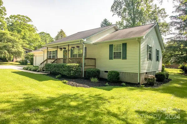 21 Norman RD, Fletcher, NC 28732