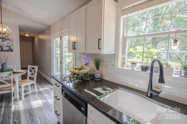 21 Norman RD, Fletcher, NC 28732