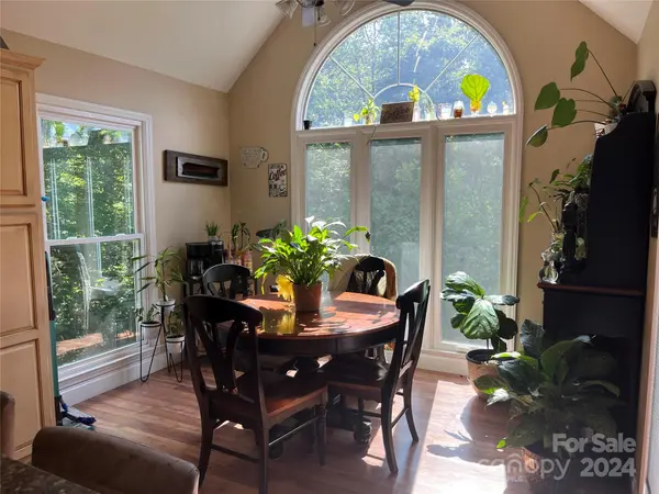28 Hunters Creek LN, Granite Falls, NC 28630
