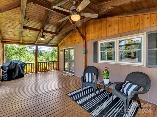 97 Hillcrest DR, Clyde, NC 28721