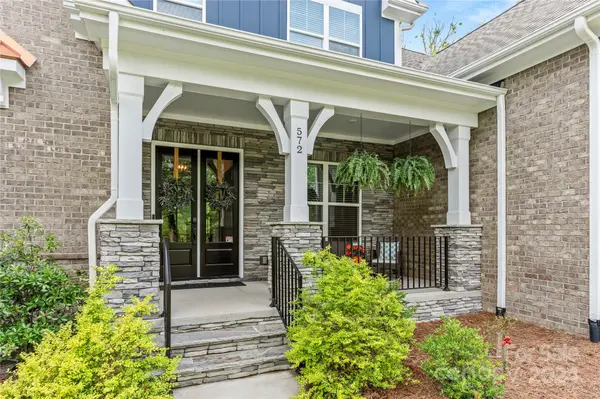 572 Highland Ridge PT, Lake Wylie, SC 29710